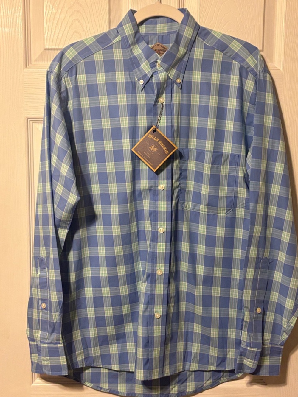 NWT Bills Khakis LS Button-Down Shirt. (M)
